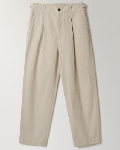 [INTHERAW] STRUCTURED CHINO PANTS (SAND BEIGE)